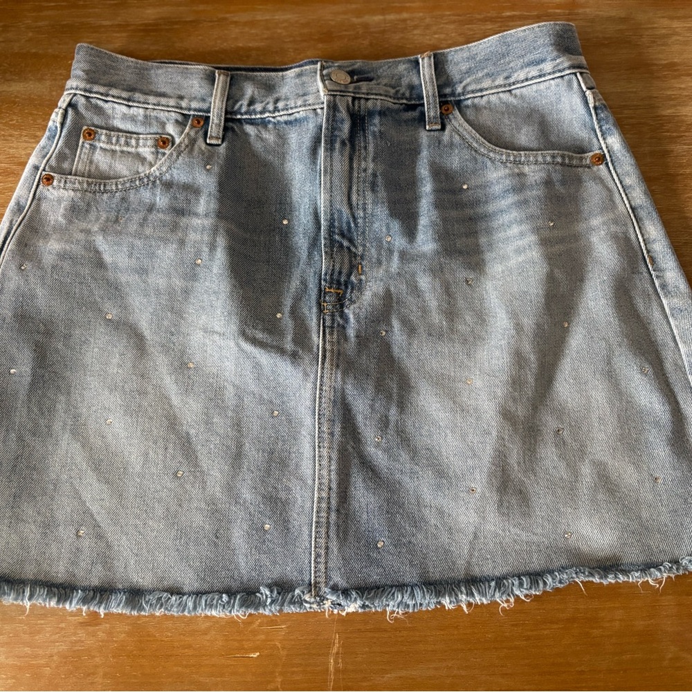 GAP 5 pocket studded light wash  Mini Skirt NWOT size 30/10